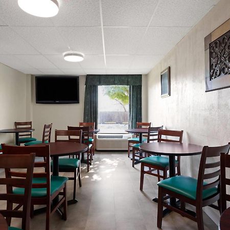 Hotel Super 8 By Wyndham Columbus Extérieur photo