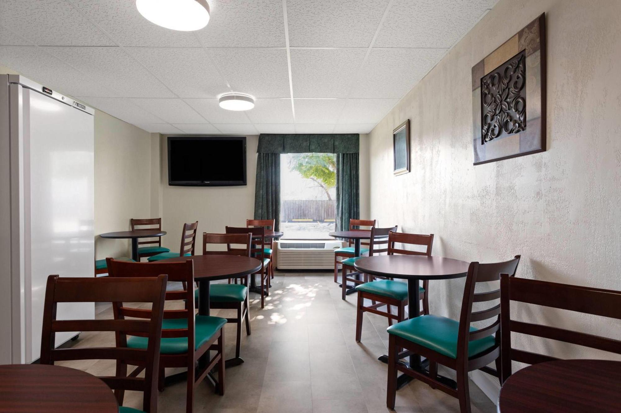 Hotel Super 8 By Wyndham Columbus Extérieur photo