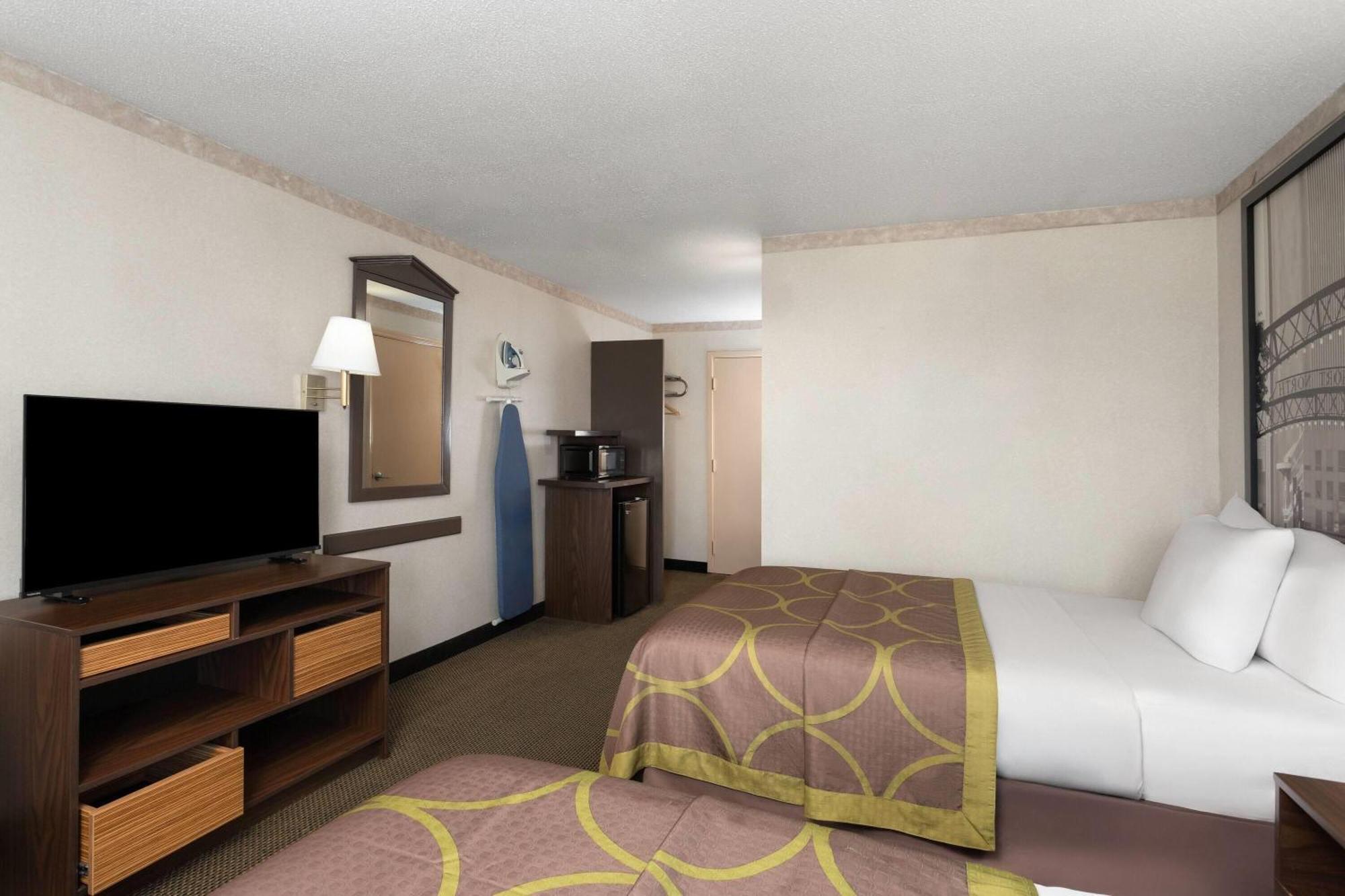 Hotel Super 8 By Wyndham Columbus Extérieur photo